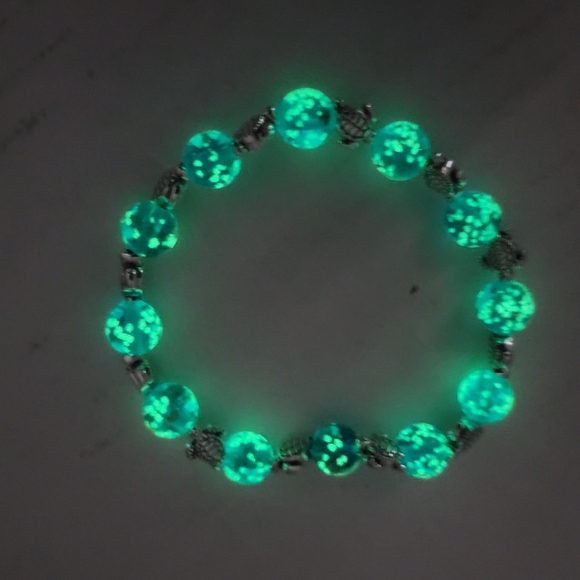 NWT Turtle Charms W Ocean Blue Glow In The Dark Firefly Glass Stretch Bracelet - Picture 9 of 14